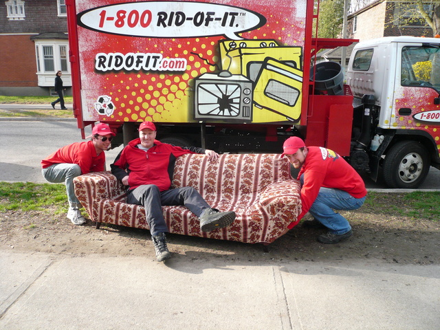 Efficient Solutions for Disposing of Your Old Couch in Toronto